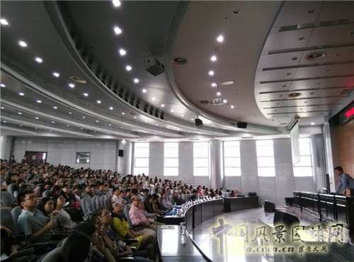 講壇現場，座無虛席