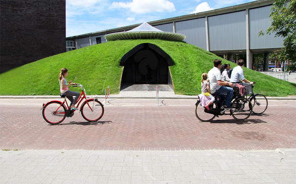 隱藏在巨大草坡內(nèi)的熱帶雨林風(fēng)情