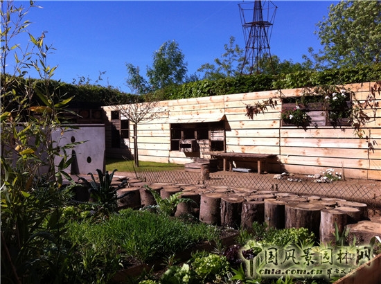 LE JARDIN DES POULES