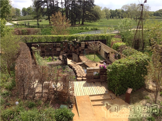 LE JARDIN DES POULES