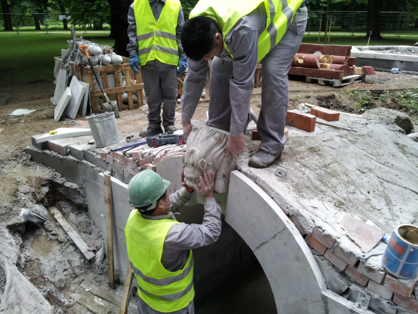 中國園靚飾波蘭皇家瓦津基公園