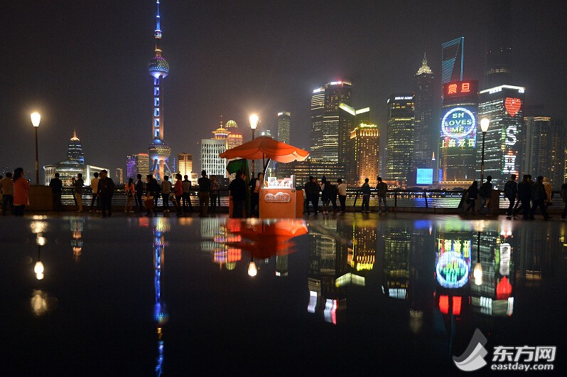 “首屆世界城市日·點(diǎn)亮城市”景觀燈光秀亮相申城