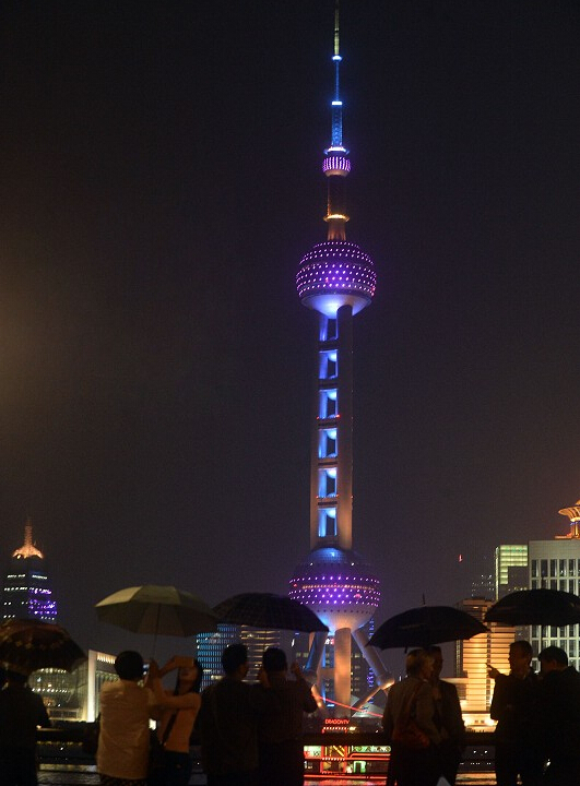 “首屆世界城市日·點(diǎn)亮城市”景觀燈光秀亮相申城