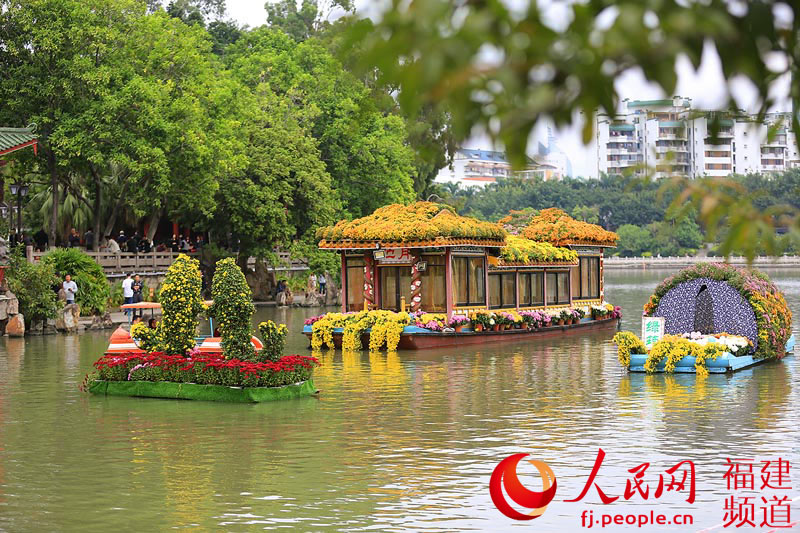 西湖公園菊展創歷屆規模之最 首次亮相大型造型藝菊