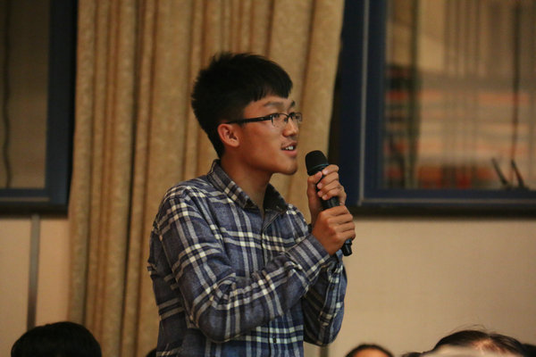 園林學(xué)子積極提問