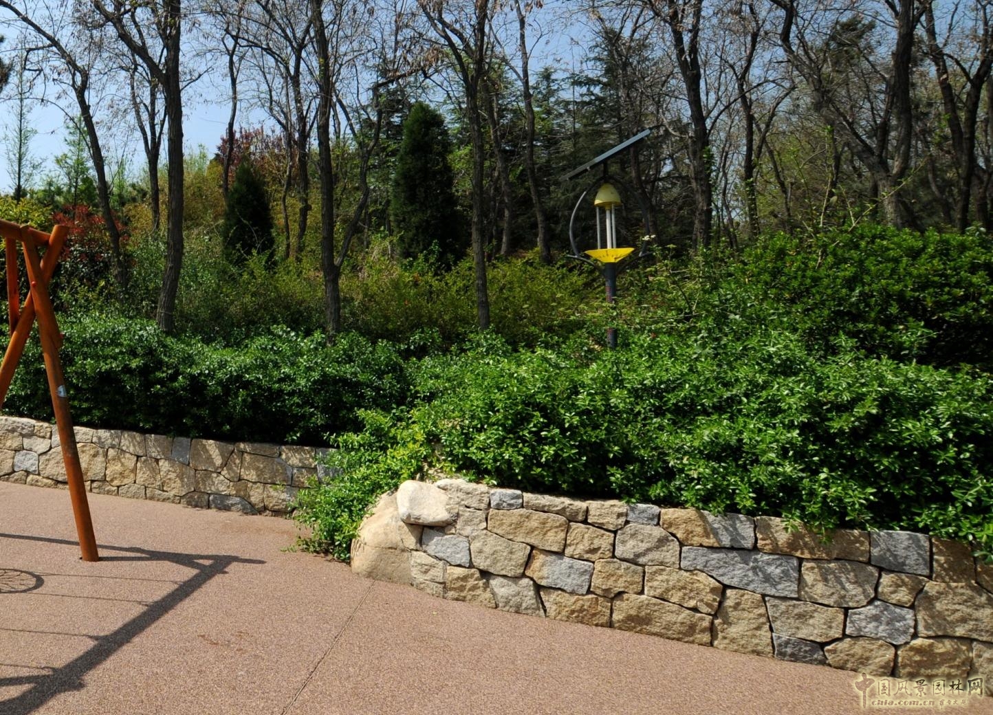 公園內(nèi)高差的處理——卵石、毛石砌筑