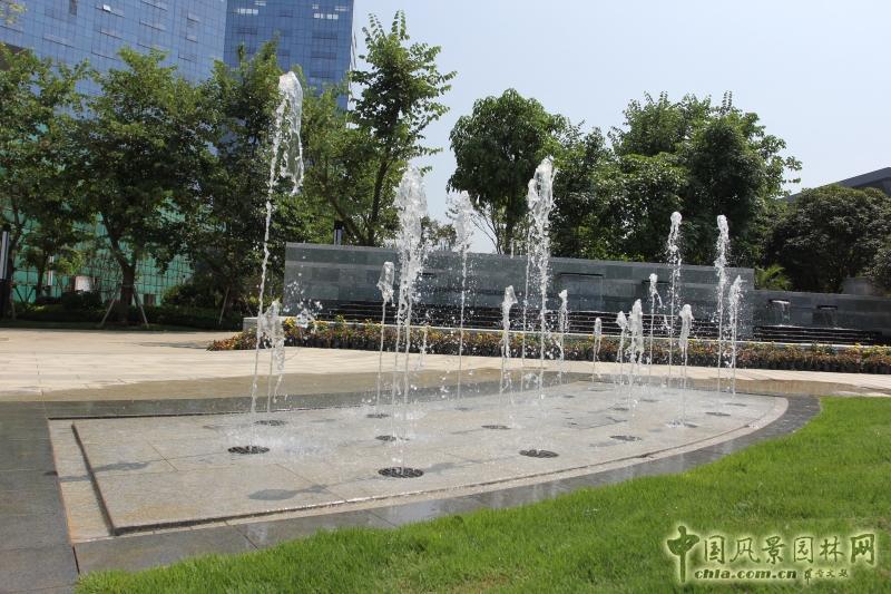 弧形涌泉廣場板材現場制模板放射性切割