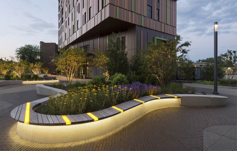 麻省藝術與設計學院宿舍樓前小廣場設計