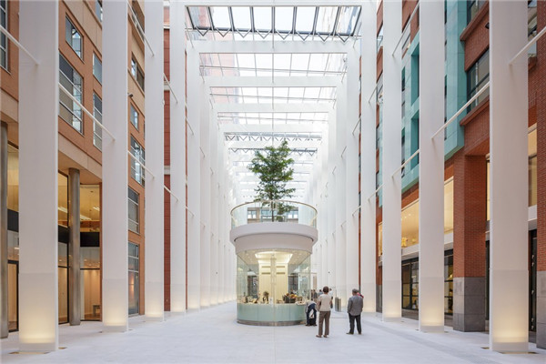 淡雅與明媚并置 ：荷蘭政府大樓改造設計