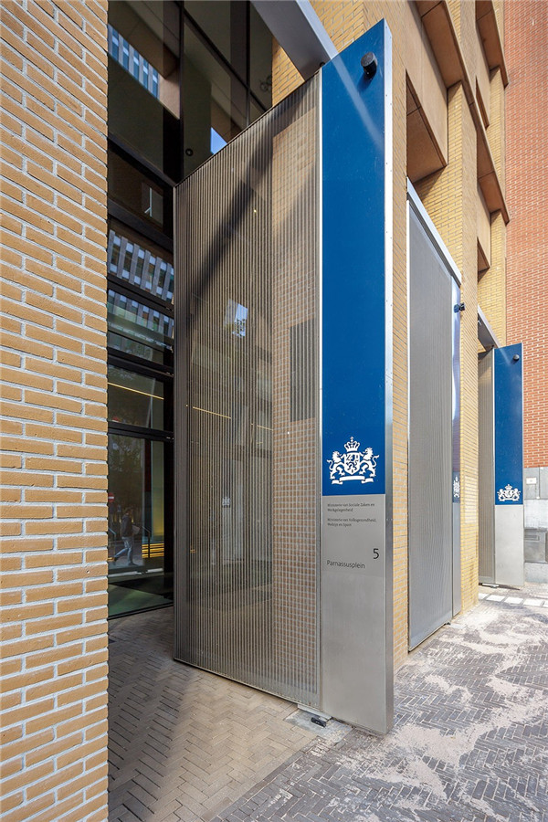 淡雅與明媚并置 ：荷蘭政府大樓改造設計