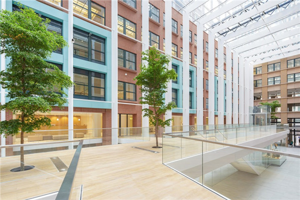 淡雅與明媚并置 ：荷蘭政府大樓改造設計