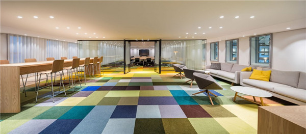 淡雅與明媚并置 ：荷蘭政府大樓改造設計