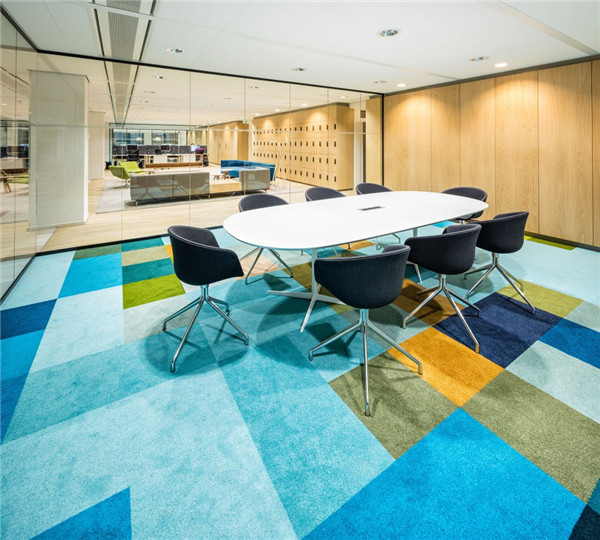 淡雅與明媚并置 ：荷蘭政府大樓改造設(shè)計