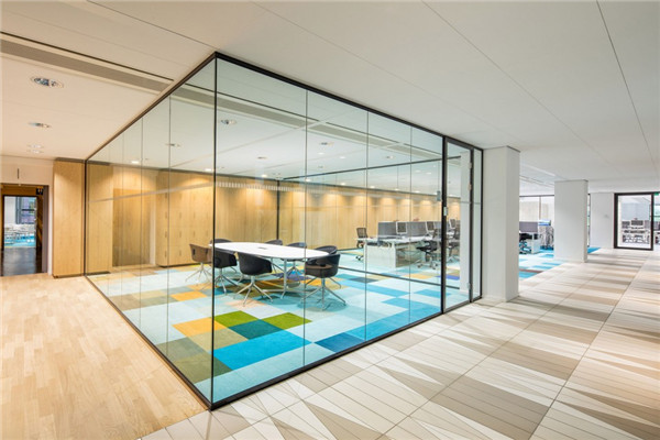 淡雅與明媚并置 ：荷蘭政府大樓改造設(shè)計