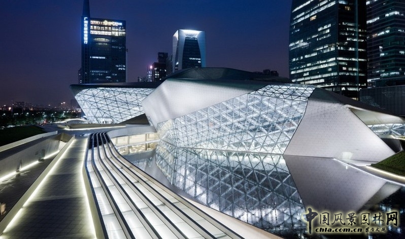 天妒英才 建筑界大師扎哈·哈迪德離世