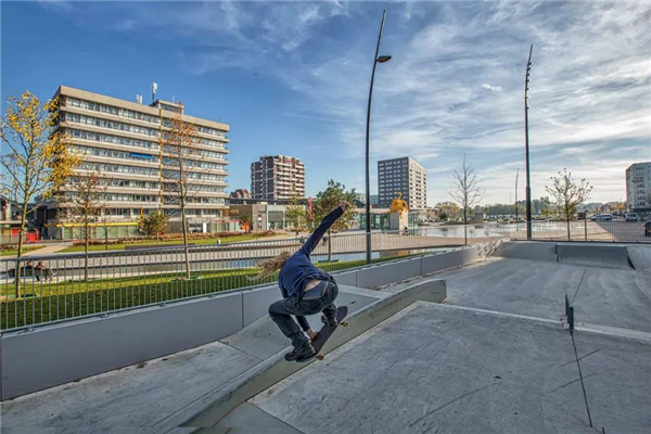 荷蘭：拉德休斯廣場景觀改造