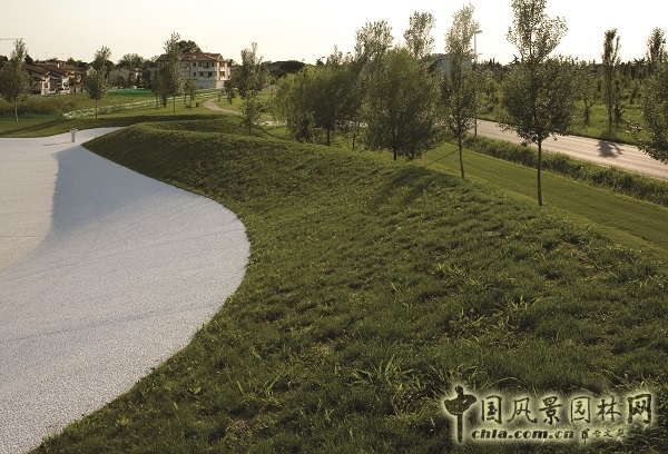 案例賞析：意大利圣多納迪皮夫市社區公園