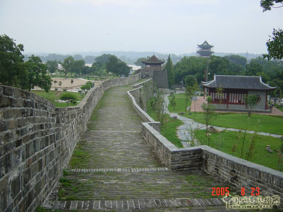 張敏：中國傳統城市的山水環境及其詩歌意境