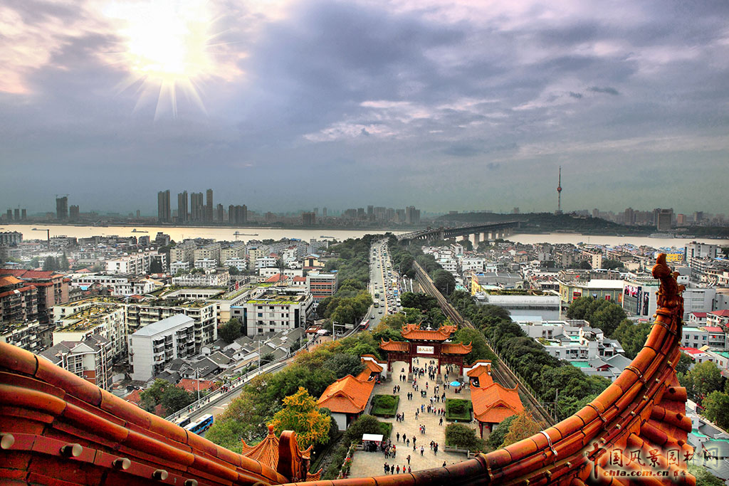 張敏：中國傳統城市的山水環境及其詩歌意境