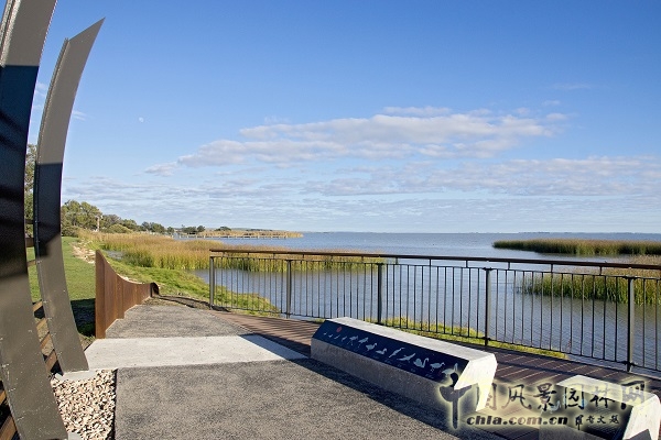 澳大利亞梅寧吉鎮(zhèn)湖畔棲息地修復(fù)項目