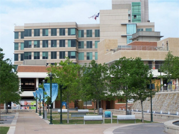 sasaki:美國(guó)德州濱水廣場(chǎng)