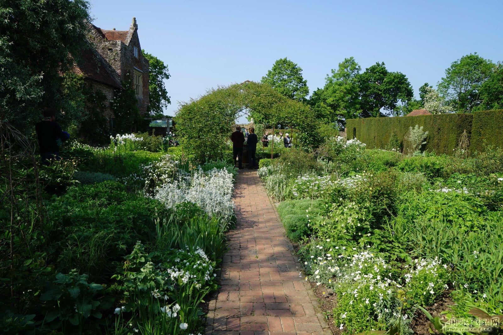 西辛赫斯特城堡之白色花園