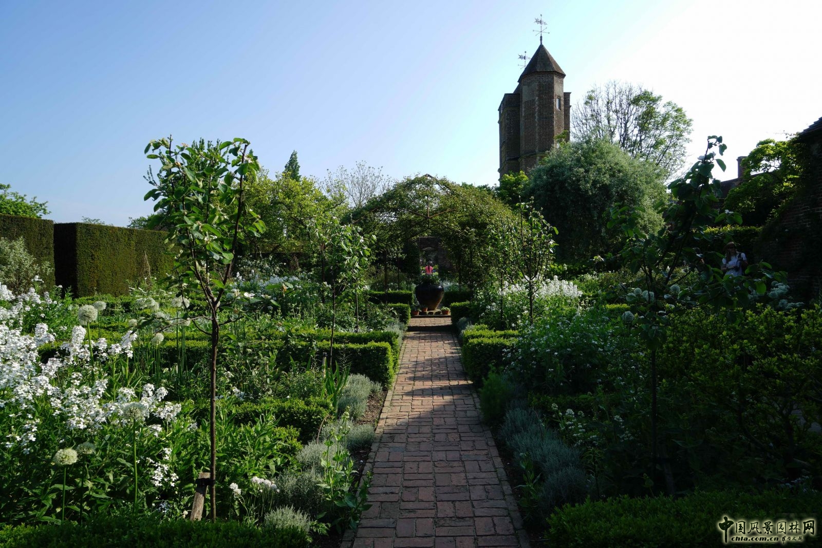 西辛赫斯特城堡之白色花園
