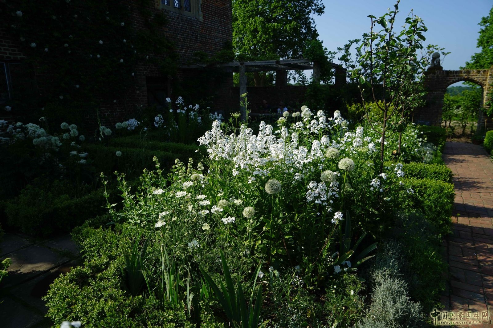 西辛赫斯特城堡之白色花園
