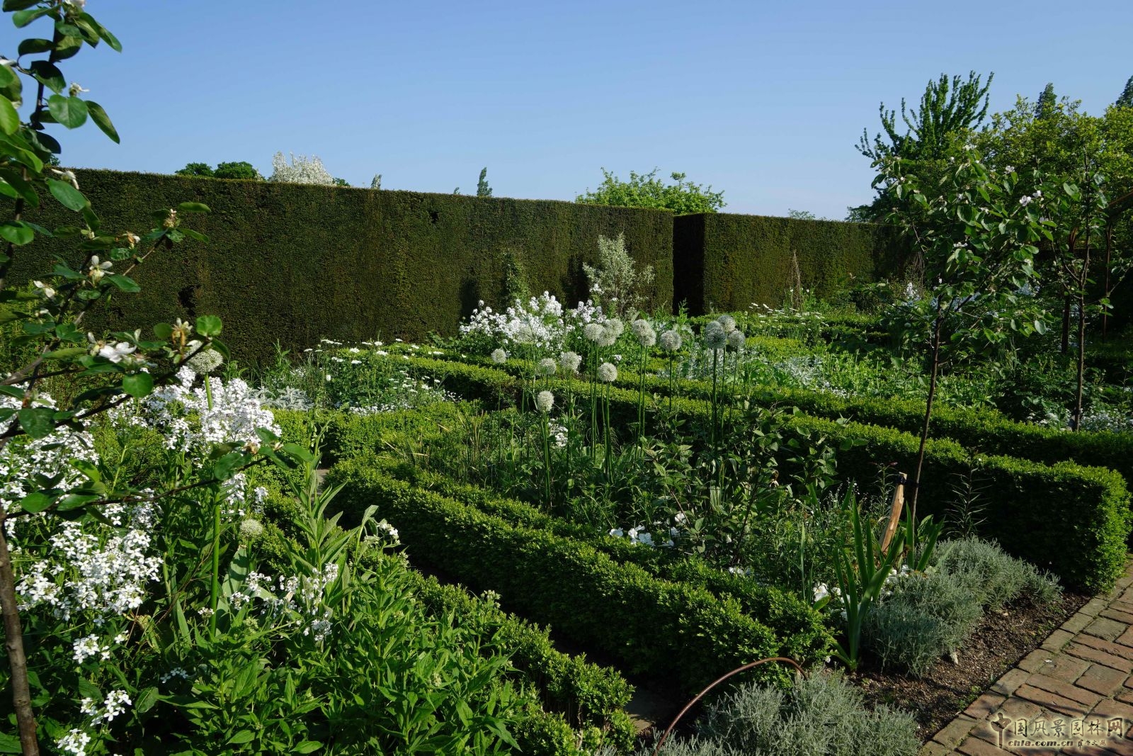 西辛赫斯特城堡之白色花園