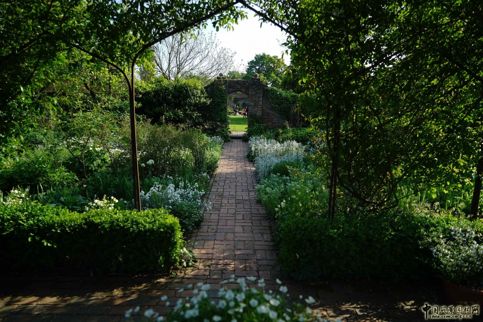 西辛赫斯特城堡之白色花園