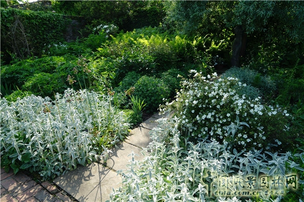 西辛赫斯特城堡之白色花園