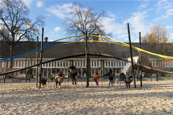 炫彩弧線，阿姆斯特丹游樂場設計