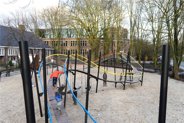 炫彩弧線，阿姆斯特丹游樂場設(shè)計