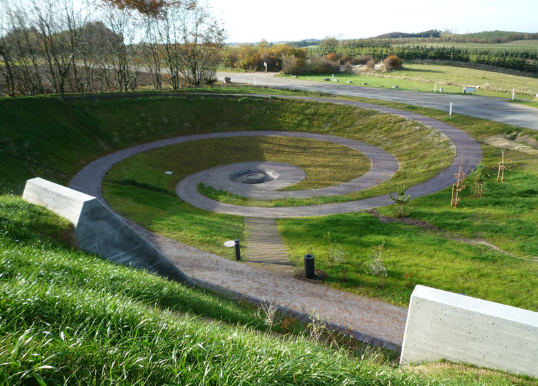 案例賞析：JYSKE奧斯螺旋紀念堤