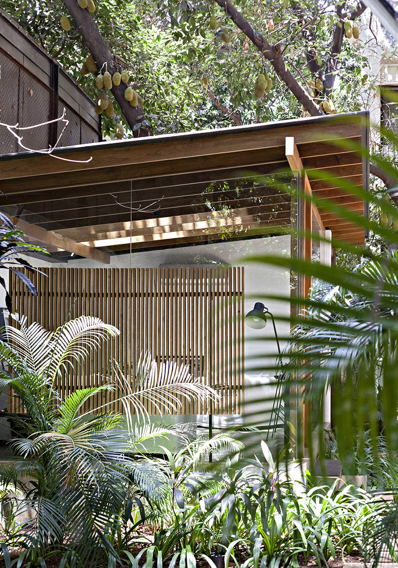 孟買熱帶環境下的禪意涼亭