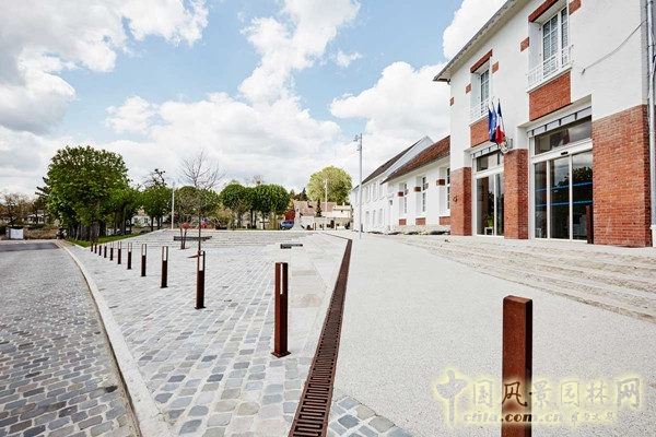 8月17號頭條：法國Guitrancourt小鎮中心廣場改造項目賞析