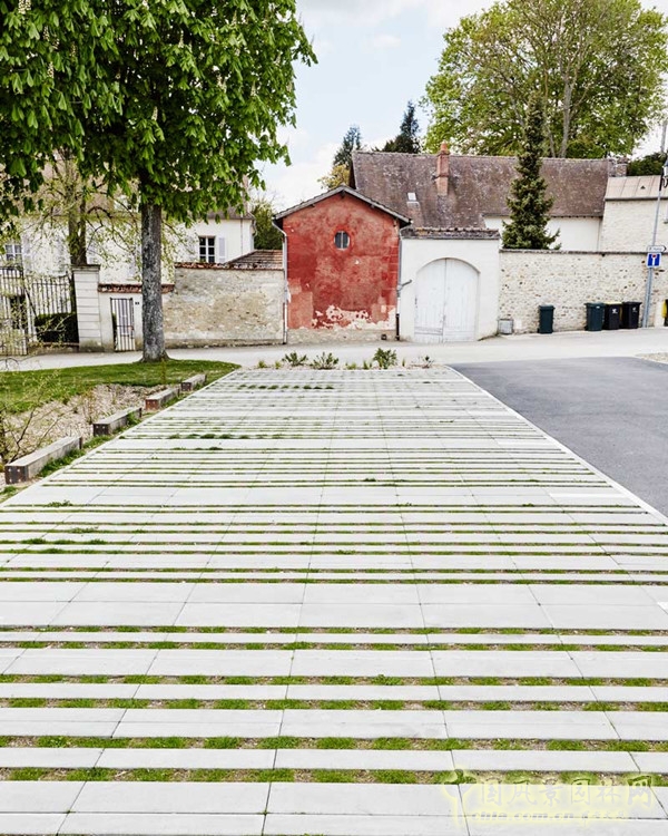 8月17號頭條：法國Guitrancourt小鎮中心廣場改造項目賞析