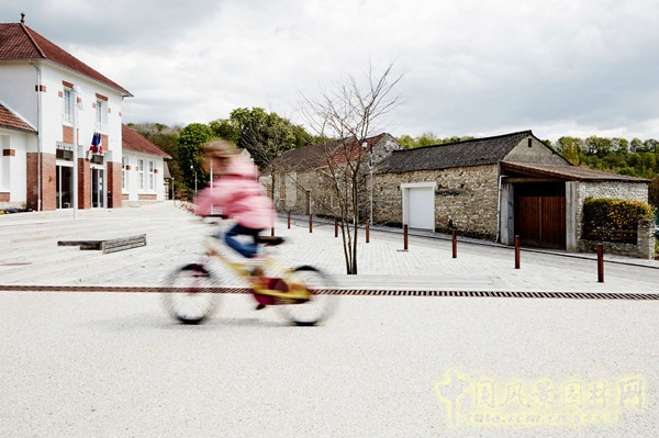 8月17號頭條：法國Guitrancourt小鎮中心廣場改造項目賞析