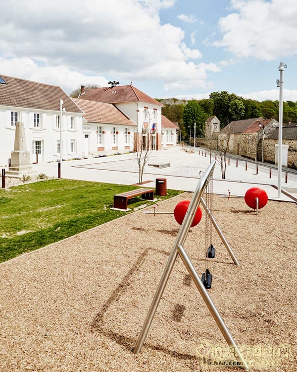 8月17號(hào)頭條：法國(guó)Guitrancourt小鎮(zhèn)中心廣場(chǎng)改造項(xiàng)目賞析