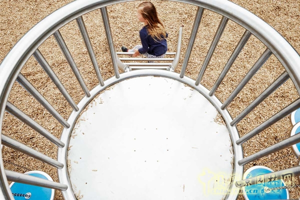 8月17號頭條：法國Guitrancourt小鎮(zhèn)中心廣場改造項(xiàng)目賞析