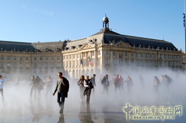 8月24頭條：法國波多爾鏡面廣場項目賞析