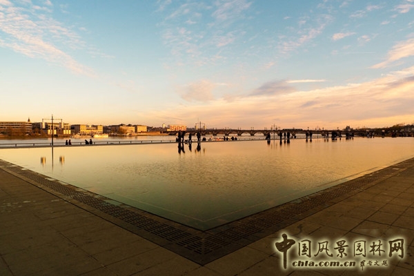 8月24頭條：法國波多爾鏡面廣場項目賞析