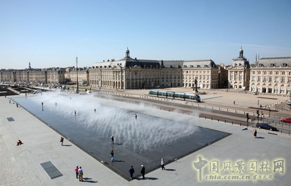 8月24頭條：法國波多爾鏡面廣場項目賞析