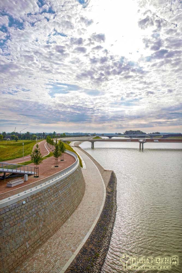 8月26日頭條：荷蘭內梅亨市瓦爾河空間恢復項目賞析