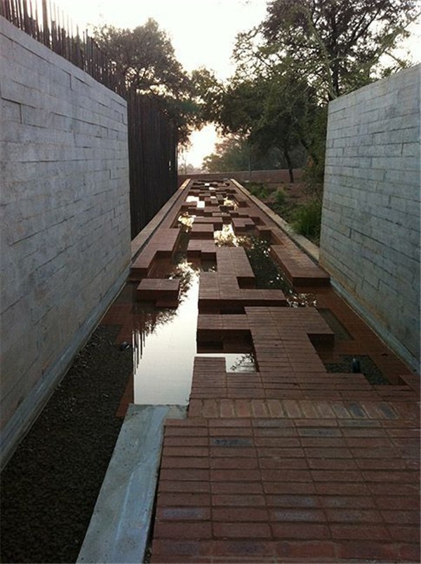 公共空間中的汀步設計