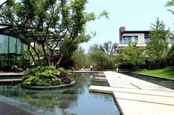 公共空間中的汀步設計