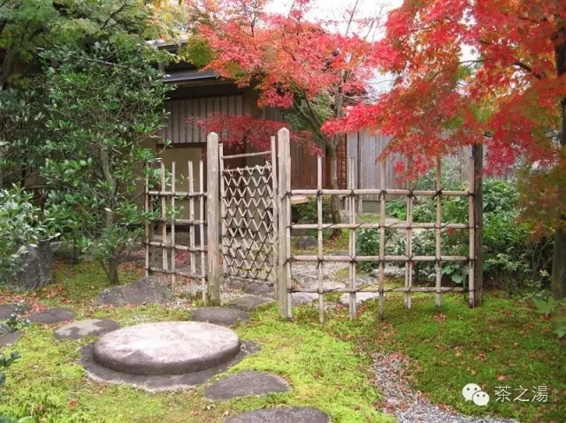 連接“俗世”與“茶道”的通道——露地