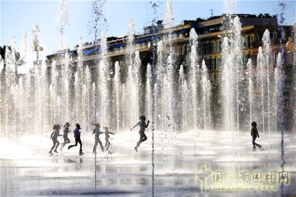 米歇爾·貝納作品：尼斯帕爾龍濱河道景觀