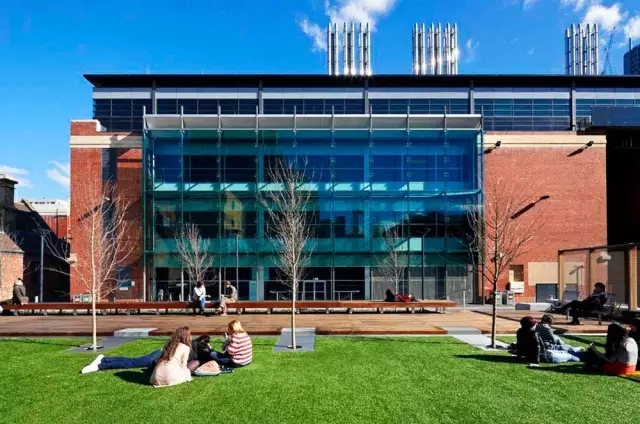 校園廣場案例:皇家墨爾本理工大學大草坪