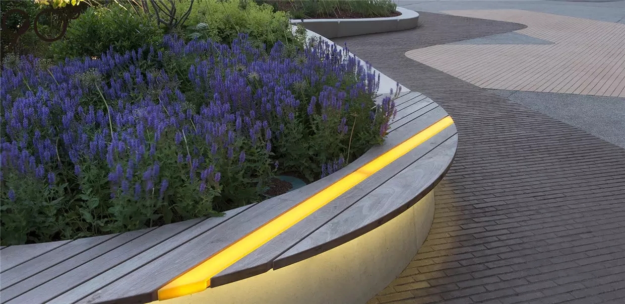 校園廣場(chǎng)案例:皇家墨爾本理工大學(xué)大草坪